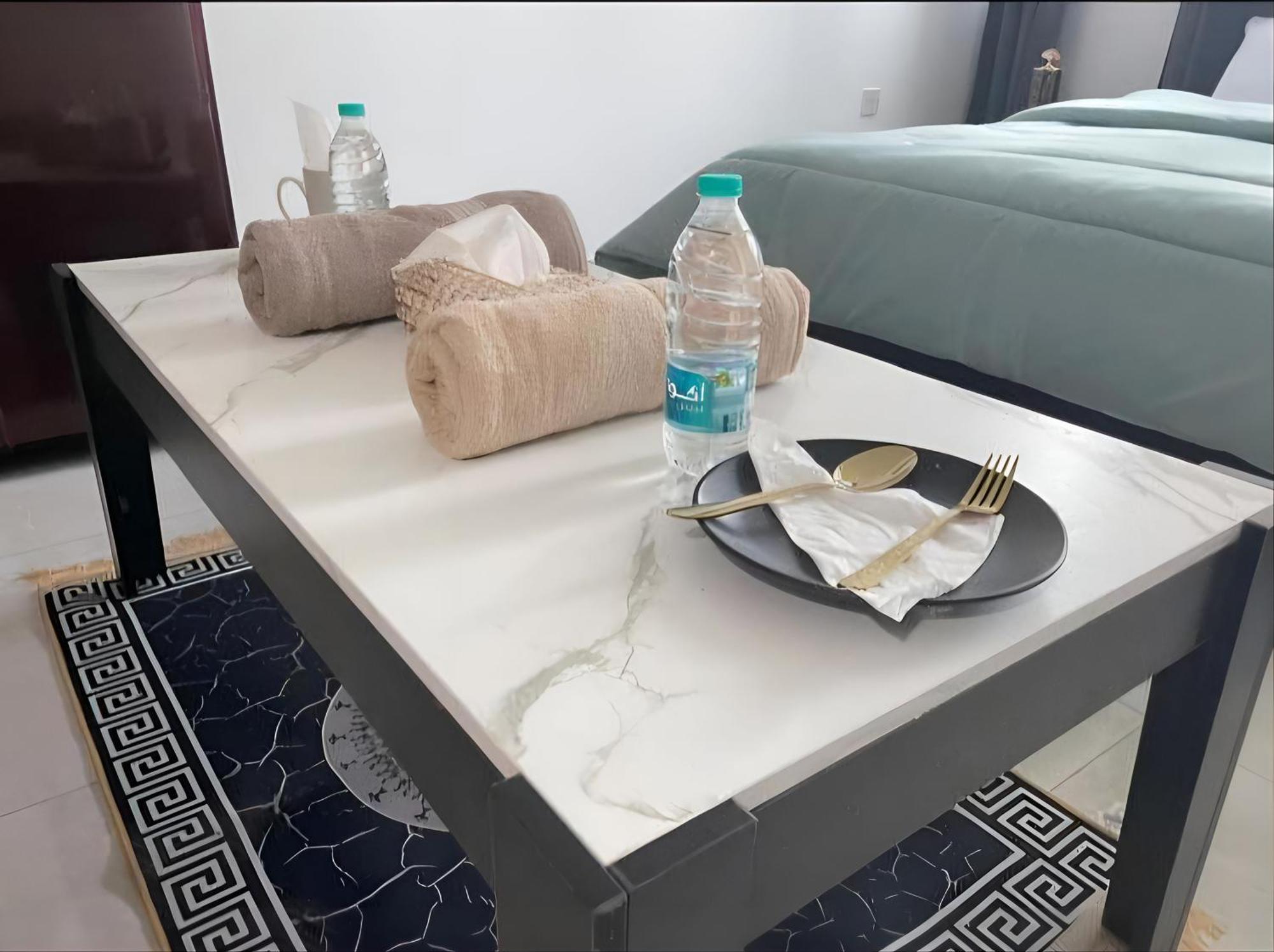 Corniche Street - Extremely Unique Room Abu Dhabi Exterior foto